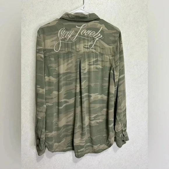 AMERICAN EAGLE OUTFITTERS Camo Boyfriend Fit Button Down Cover-up Shirt Medium - Picture 3 of 6